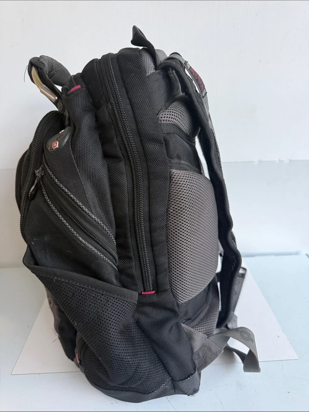 WENGER SWISSGEAR SYNERGY BACKPACK LAPTOP DAY PACK RUGGED BLACK MILITARY STYLE